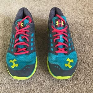 Women’s under armour tennis shoes size 7.5